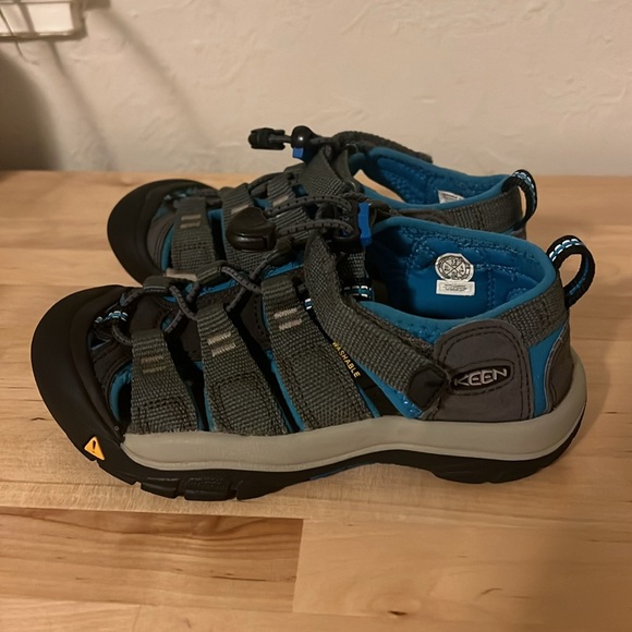 Keen Kids Sandals - Picture 2 of 8